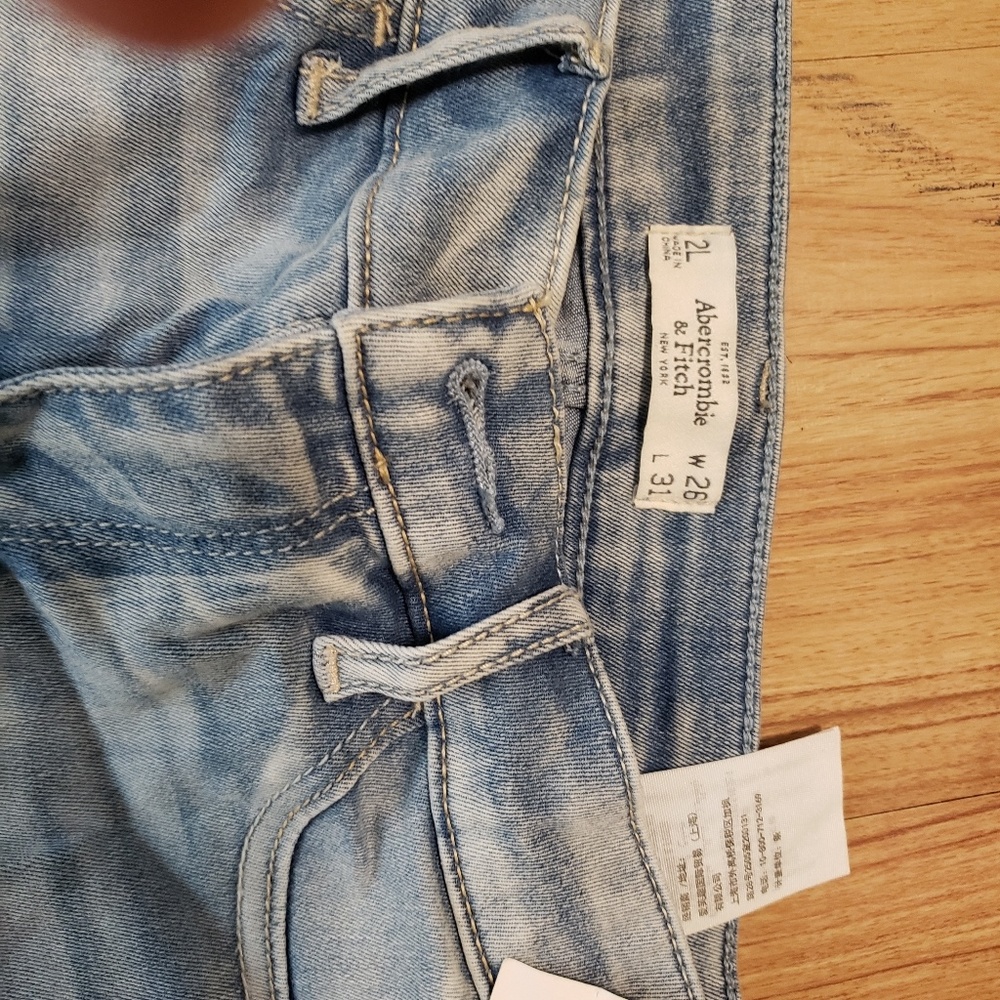 NWT A&F Jeans  2L